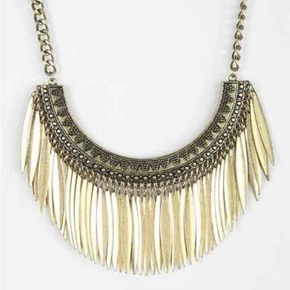 NWOT Urban Outfitters Raining Petals Goldtone Necklace